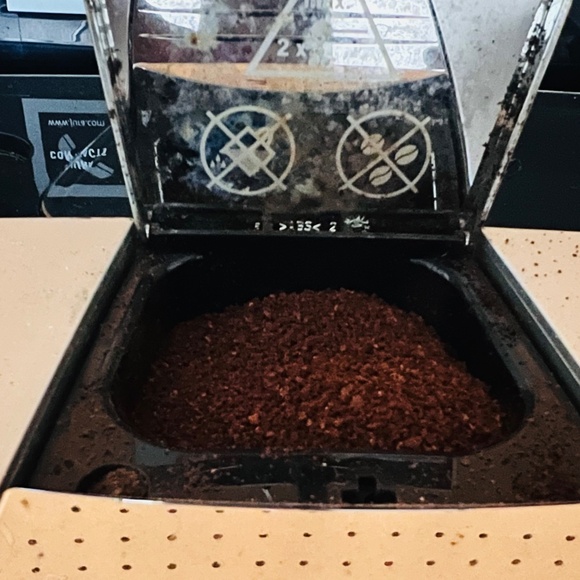 Jura Impressa J9 TFT One-Touch Coffee Machine - Picture 6 of 8